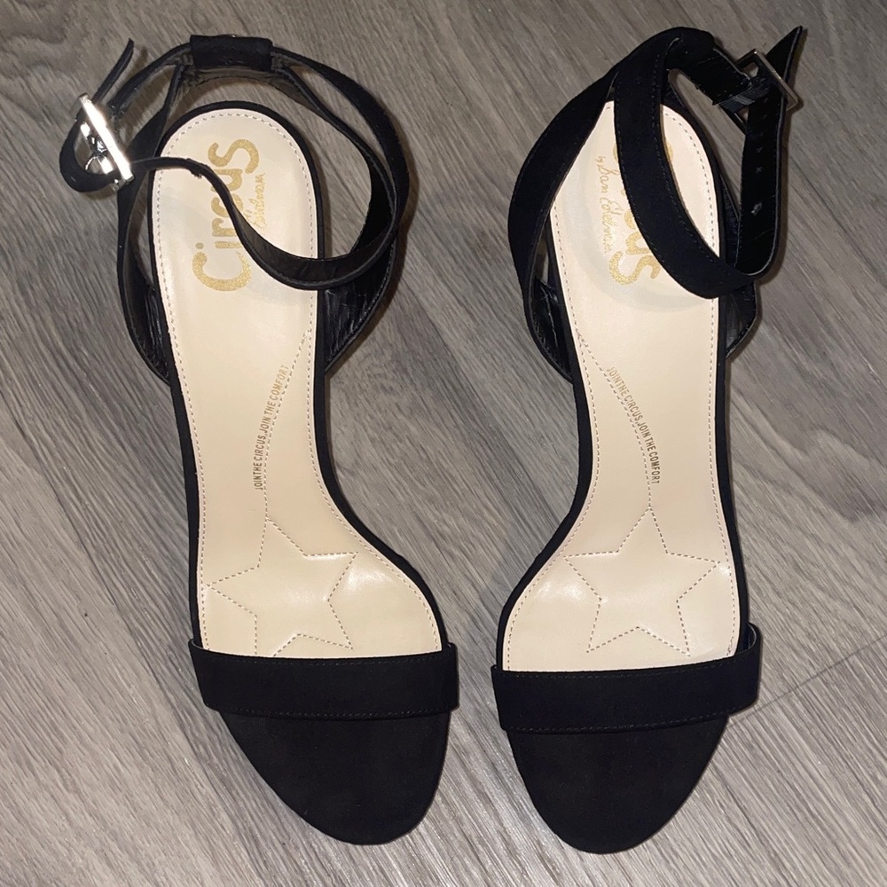Sam Edelman Women's Black Courts. Size US 10.
4 1/2” Heels Suede New 💎